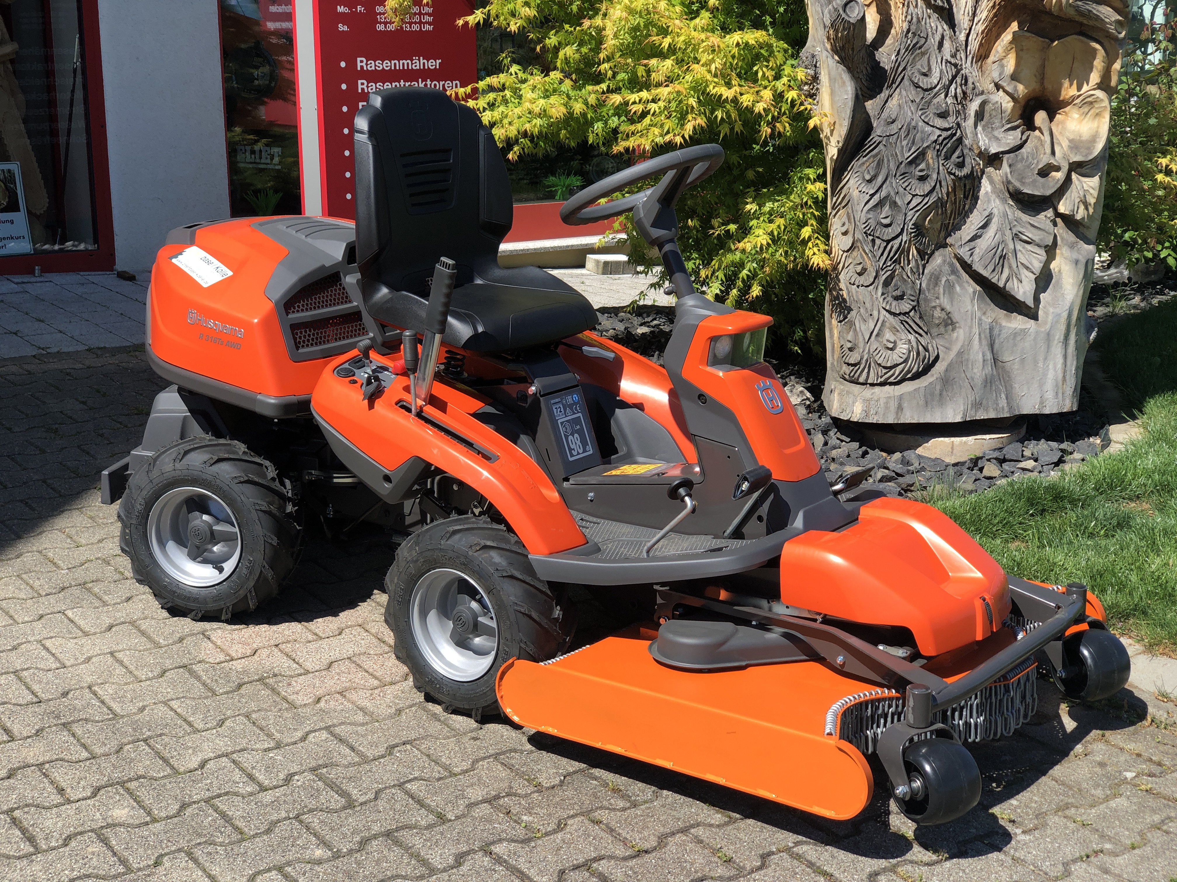 Frontmäher-Aufsitzmäher Rider R 316TsX AWD - mit K-Wim94/300-2 Hochgrasmähdeck Frontmäher-Aufsitzmäher Rider R 316TsX AWD - mit K-Wim94/300-2 Hochgrasmähdeck